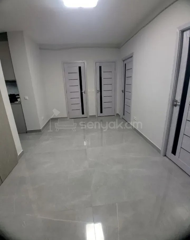 3 Սենյականոց Բնակարան Քարե Շենքում, 74քմ, 4/7 հարկ, Կապիտալ Վերանորոգված