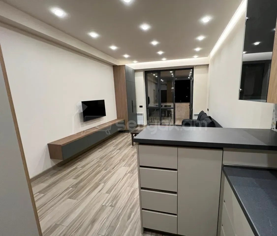 1 Սենյականոց Բնակարան, 35քմ, 7/9 հարկ, Կապիտալ Վերանորոգված