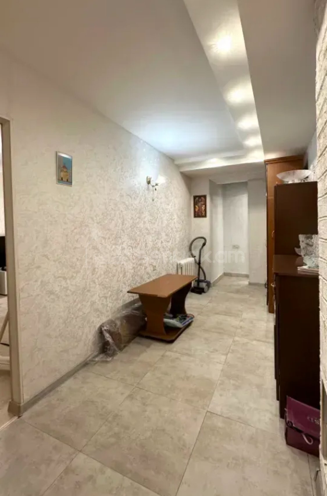 3 Սենյականոց Բնակարան Քարե Շենքում, 78քմ, 2/4 հարկ, Կապիտալ Վերանորոգված