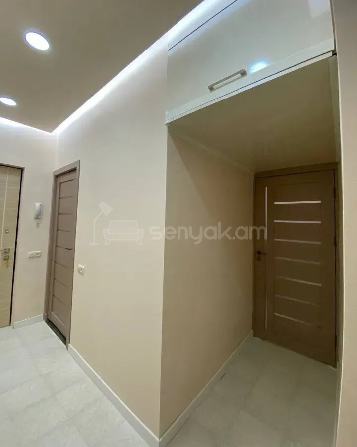 2 Սենյականոց Բնակարան Քարե Շենքում, 56քմ, 5/5 հարկ, Կապիտալ Վերանորոգված