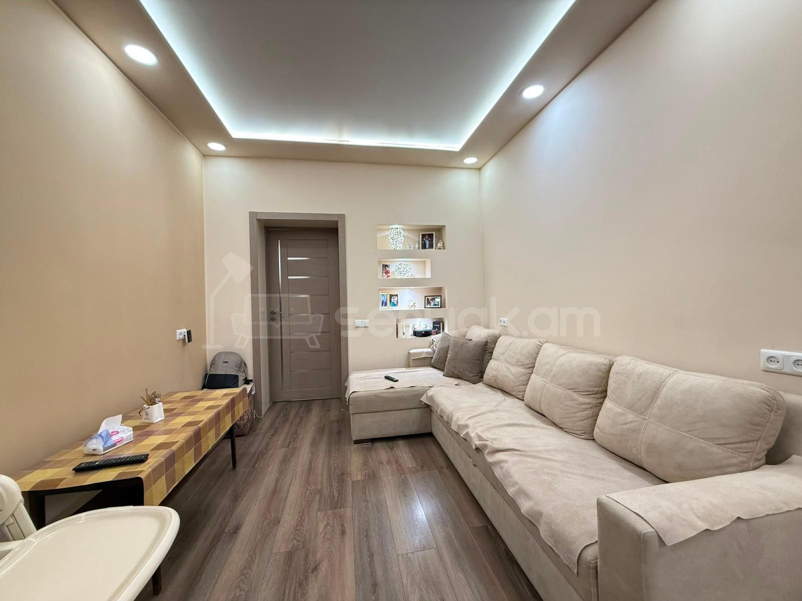 2 Սենյականոց Բնակարան Քարե Շենքում, 56քմ, 5/5 հարկ, Կապիտալ Վերանորոգված