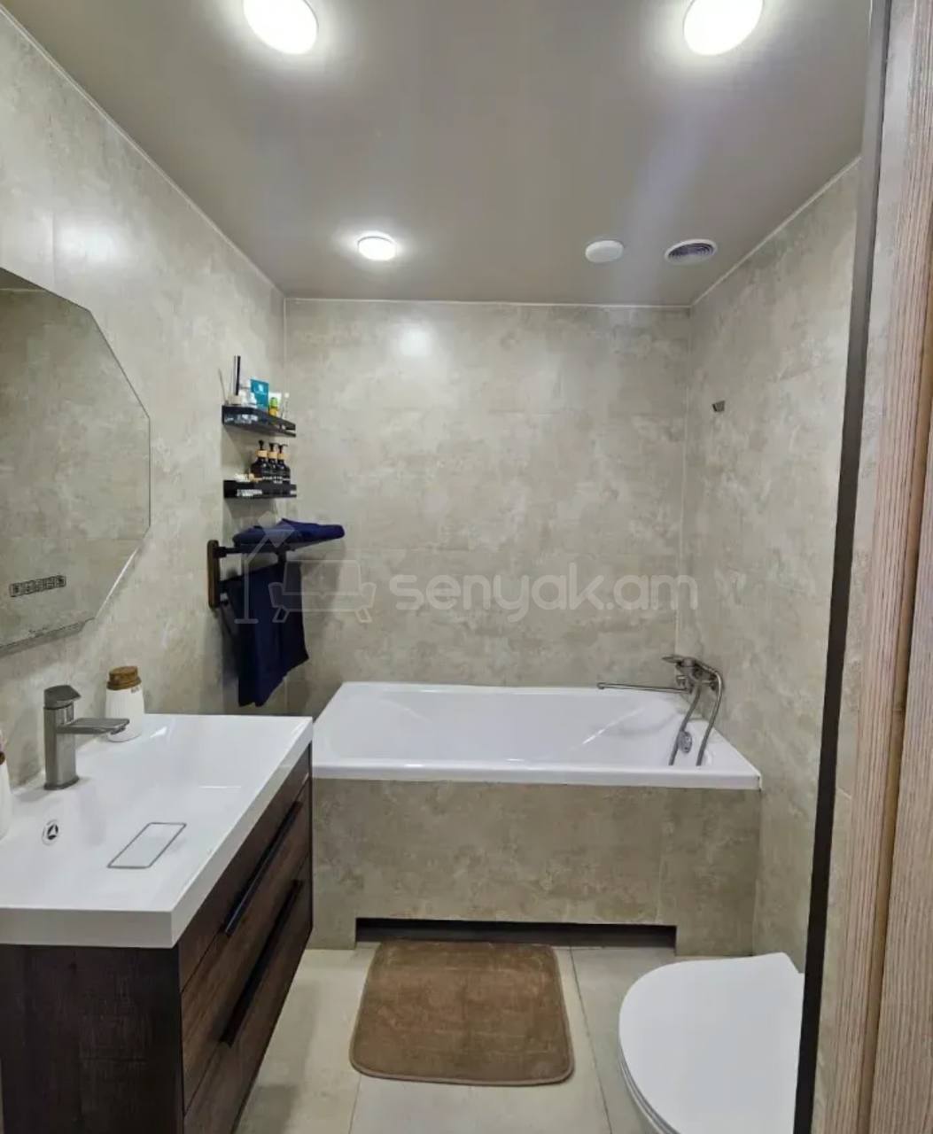 3 Սենյականոց Բնակարան Քարե Շենքում, 55քմ, 1/4 հարկ, Կապիտալ Վերանորոգված