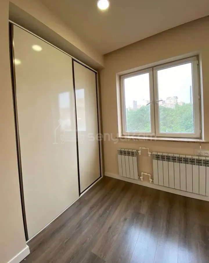 3 Սենյականոց Բնակարան Քարե Շենքում, 56քմ, 5/5 հարկ, Կապիտալ Վերանորոգված
