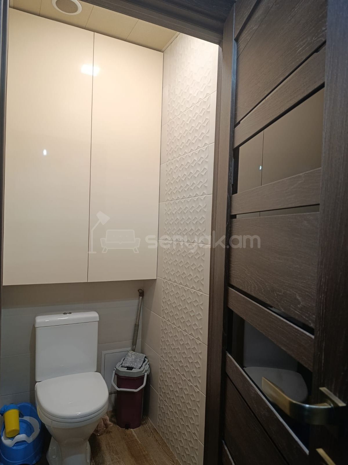 3 Սենյականոց Բնակարան Քարե Շենքում, 62քմ, 5/5 հարկ, Կապիտալ Վերանորոգված