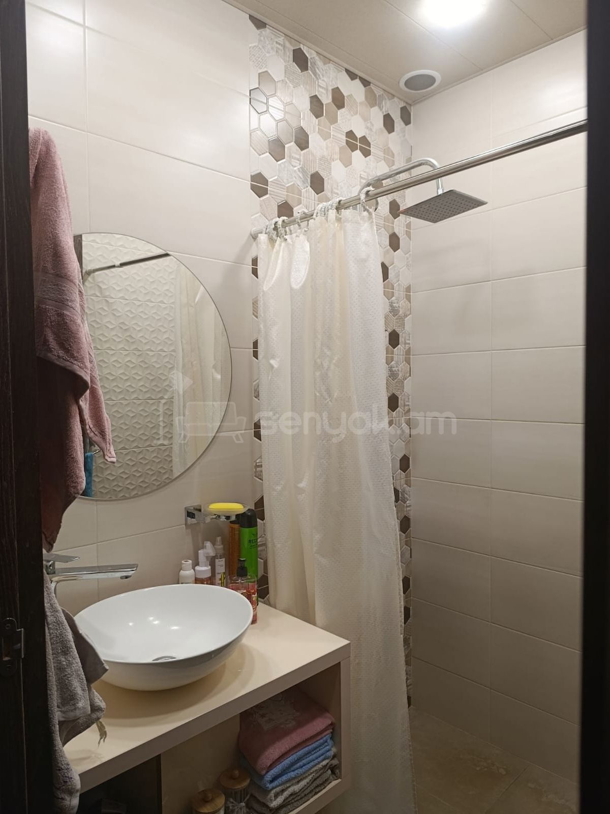 3 Սենյականոց Բնակարան Քարե Շենքում, 62քմ, 5/5 հարկ, Կապիտալ Վերանորոգված