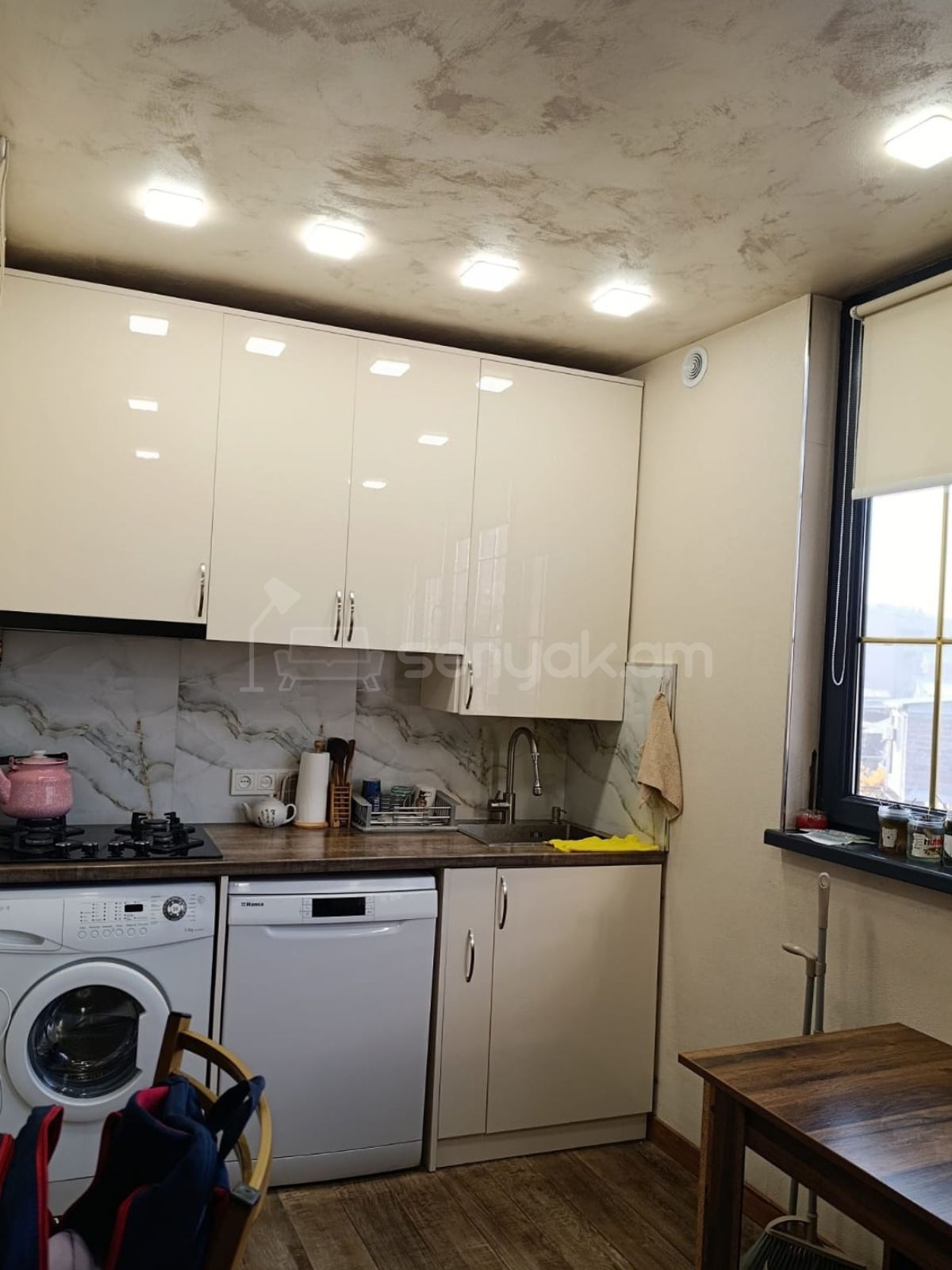 3 Սենյականոց Բնակարան Քարե Շենքում, 62քմ, 5/5 հարկ, Կապիտալ Վերանորոգված