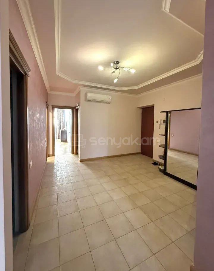 3 Սենյականոց Բնակարան Քարե Շենքում, 110քմ, 2/5 հարկ, Կապիտալ Վերանորոգված, Կահավորված, Արևկող