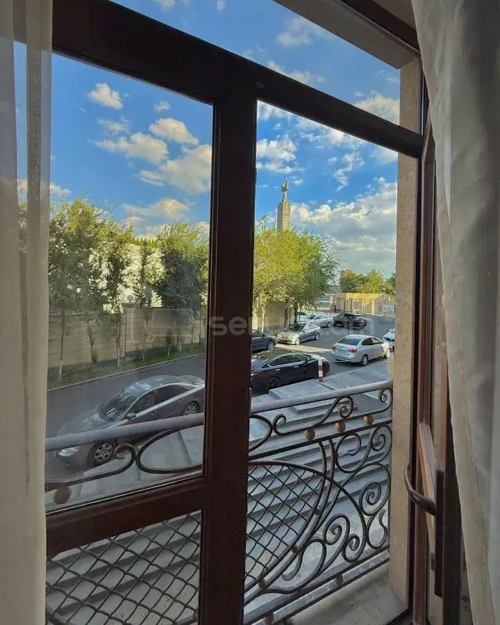 3 Սենյականոց Բնակարան Քարե Շենքում, 110քմ, 2/5 հարկ, Կապիտալ Վերանորոգված, Կահավորված, Արևկող