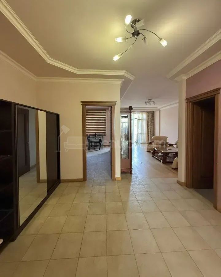 3 Սենյականոց Բնակարան Քարե Շենքում, 110քմ, 2/5 հարկ, Կապիտալ Վերանորոգված, Կահավորված, Արևկող