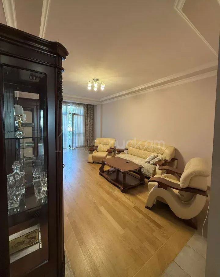 3 Սենյականոց Բնակարան Քարե Շենքում, 110քմ, 2/5 հարկ, Կապիտալ Վերանորոգված, Կահավորված, Արևկող