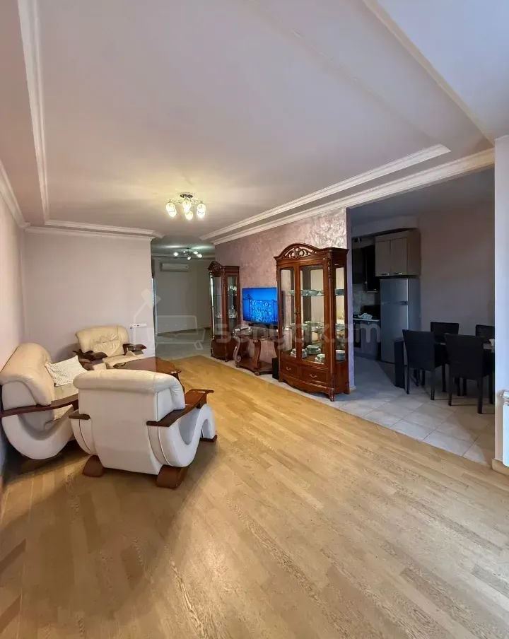 3 Սենյականոց Բնակարան Քարե Շենքում, 110քմ, 2/5 հարկ, Կապիտալ Վերանորոգված, Կահավորված, Արևկող
