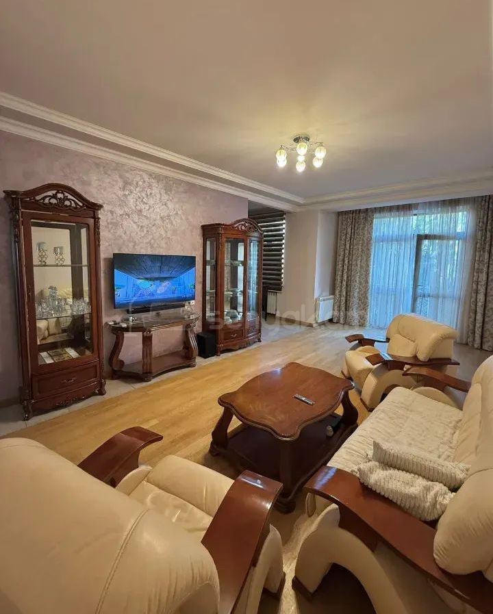 3 Սենյականոց Բնակարան Քարե Շենքում, 110քմ, 2/5 հարկ, Կապիտալ Վերանորոգված, Կահավորված, Արևկող