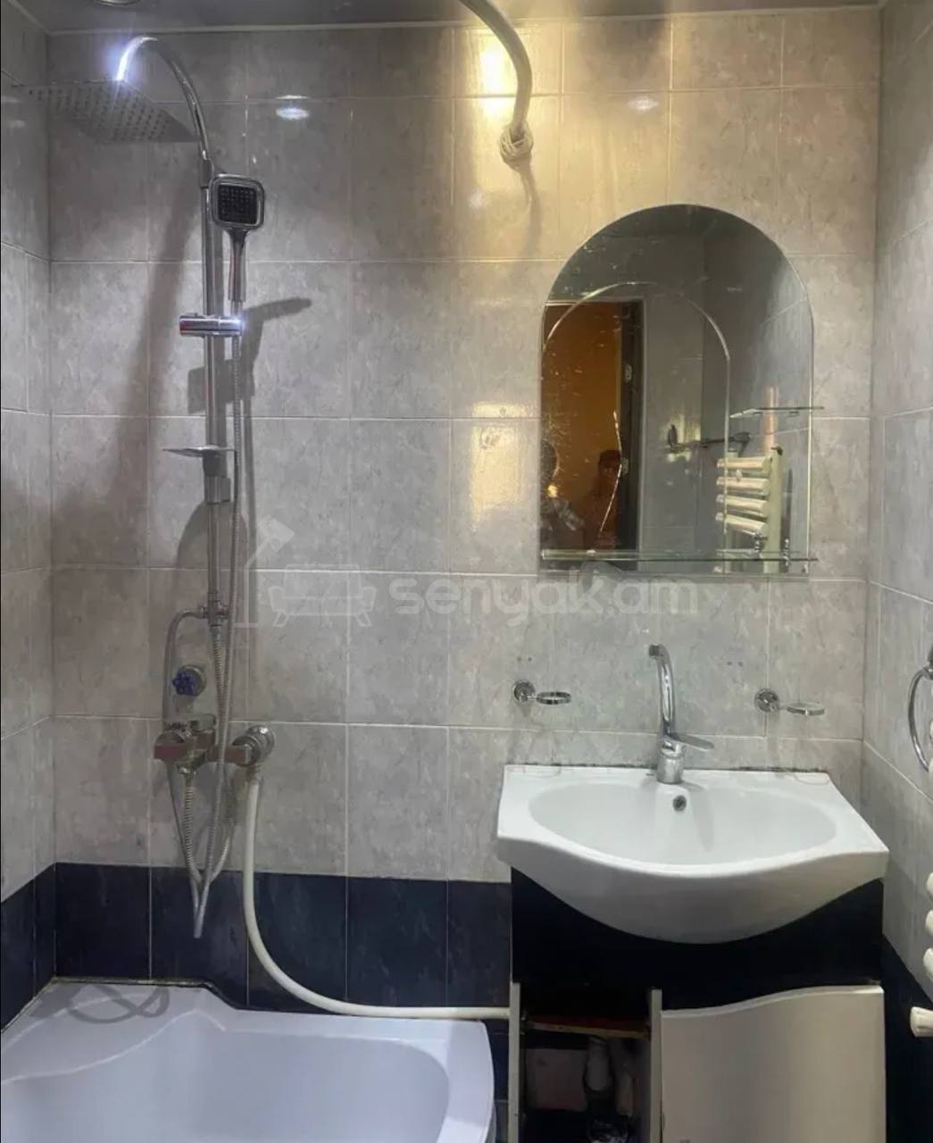 3 Սենյականոց Բնակարան, 70քմ, 6/12 հարկ, Նորմալ Վիճակում, Կահավորված, Արևկող