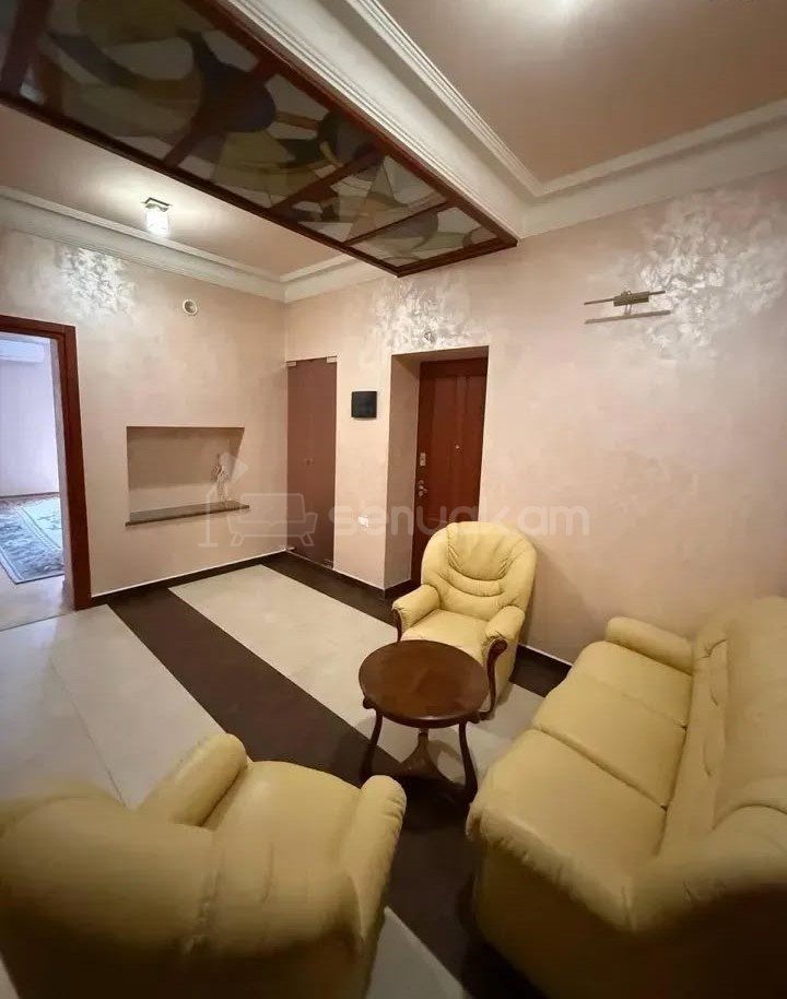 3 Սենյականոց Բնակարան Քարե Շենքում, 95քմ, 2/4 հարկ, Կապիտալ Վերանորոգված, Կահավորված, Արևկող