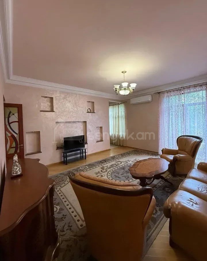 3 Սենյականոց Բնակարան Քարե Շենքում, 95քմ, 2/4 հարկ, Կապիտալ Վերանորոգված, Կահավորված, Արևկող