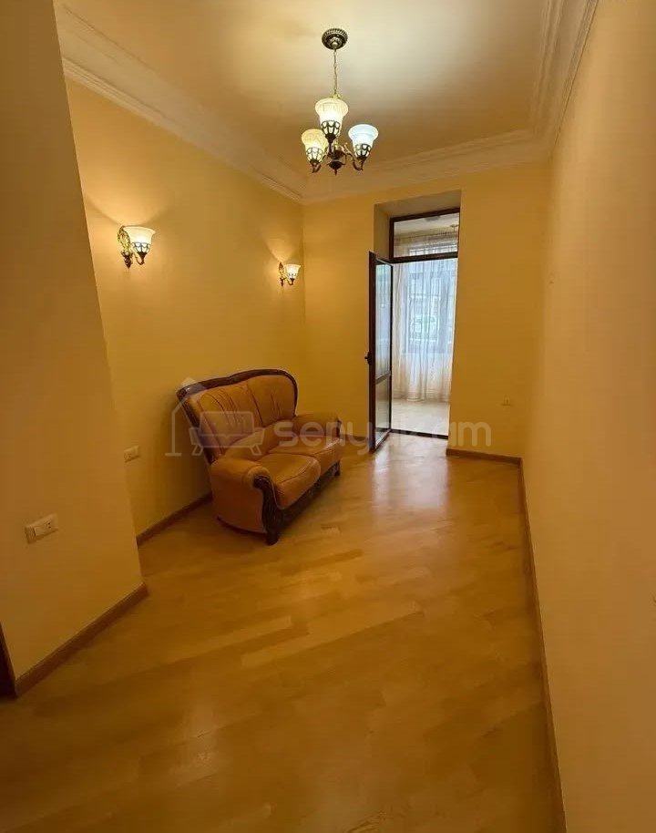 3 Սենյականոց Բնակարան Քարե Շենքում, 95քմ, 2/4 հարկ, Կապիտալ Վերանորոգված, Կահավորված, Արևկող