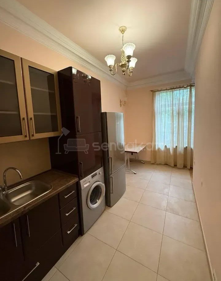 3 Սենյականոց Բնակարան Քարե Շենքում, 95քմ, 2/4 հարկ, Կապիտալ Վերանորոգված, Կահավորված, Արևկող