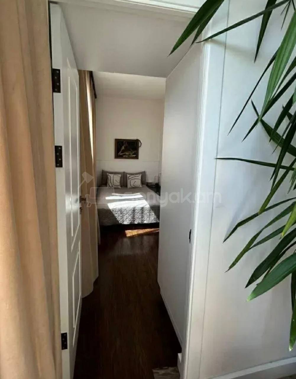 4 Սենյականոց Բնակարան Քարե Շենքում, 100քմ, 5/5 հարկ, Կապիտալ Վերանորոգված