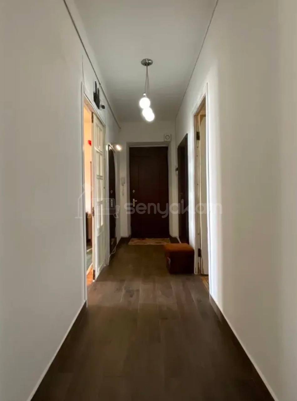 4 Սենյականոց Բնակարան Քարե Շենքում, 100քմ, 5/5 հարկ, Կապիտալ Վերանորոգված