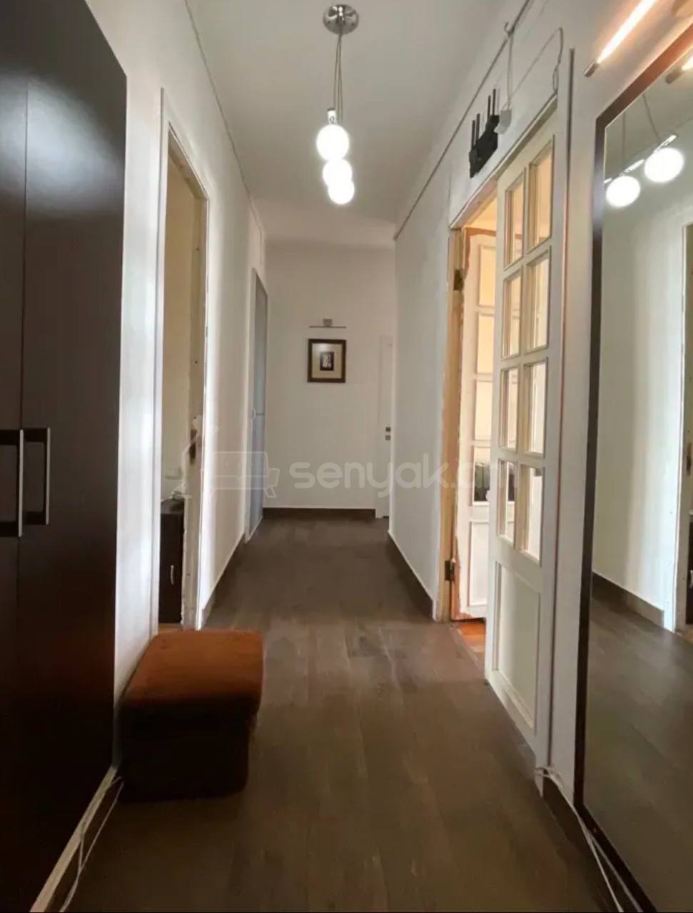 4 Սենյականոց Բնակարան Քարե Շենքում, 100քմ, 5/5 հարկ, Կապիտալ Վերանորոգված