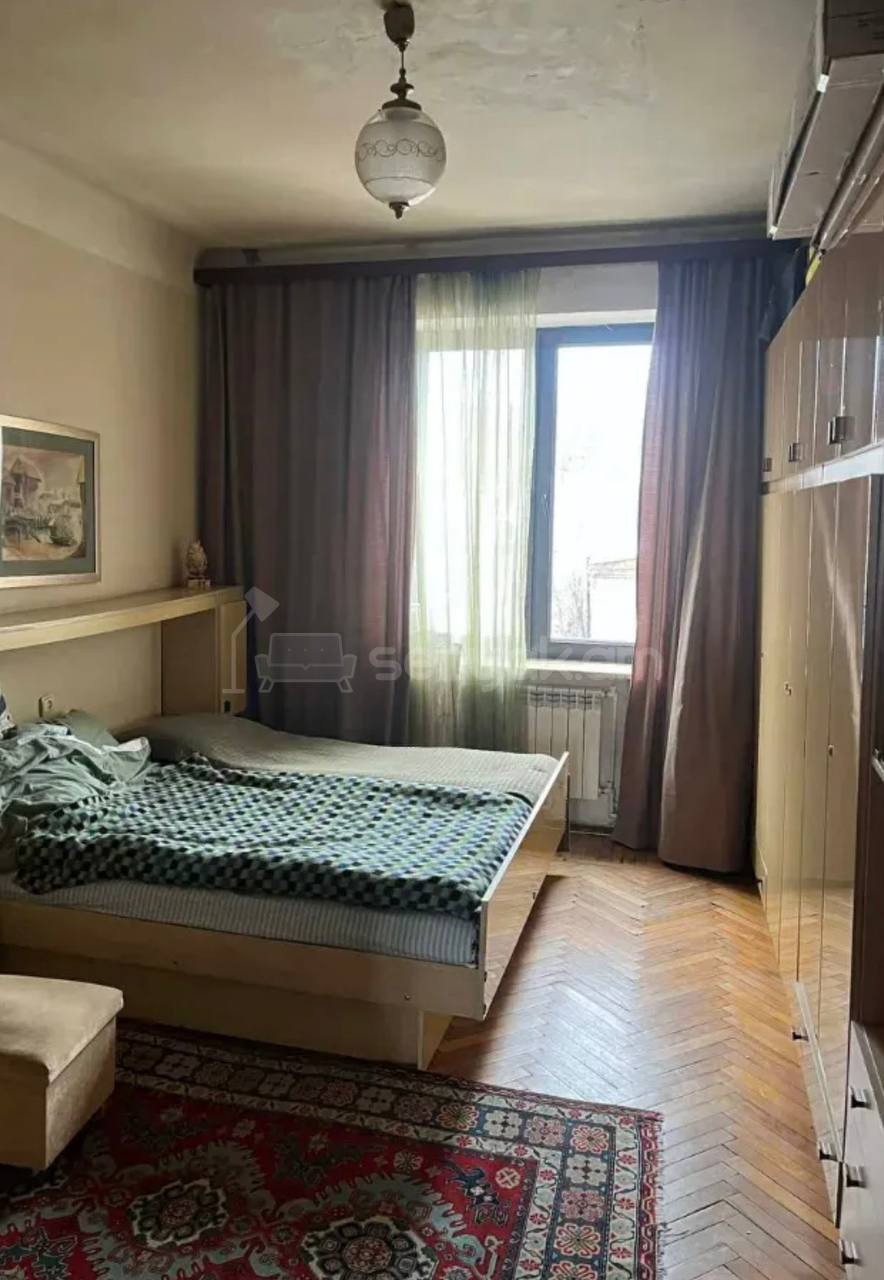 4 Սենյականոց Բնակարան Քարե Շենքում, 100քմ, 5/5 հարկ, Կապիտալ Վերանորոգված
