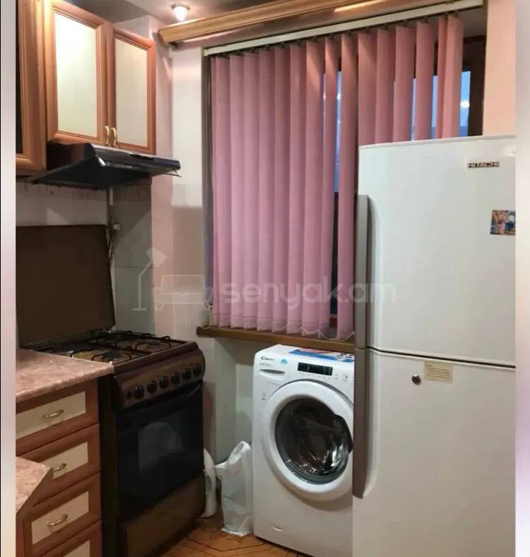 1 Սենյականոց Բնակարան Քարե Շենքում, 30քմ, 4/5 հարկ, Կոսմետիկ Վերանորոգված, Կահավորված