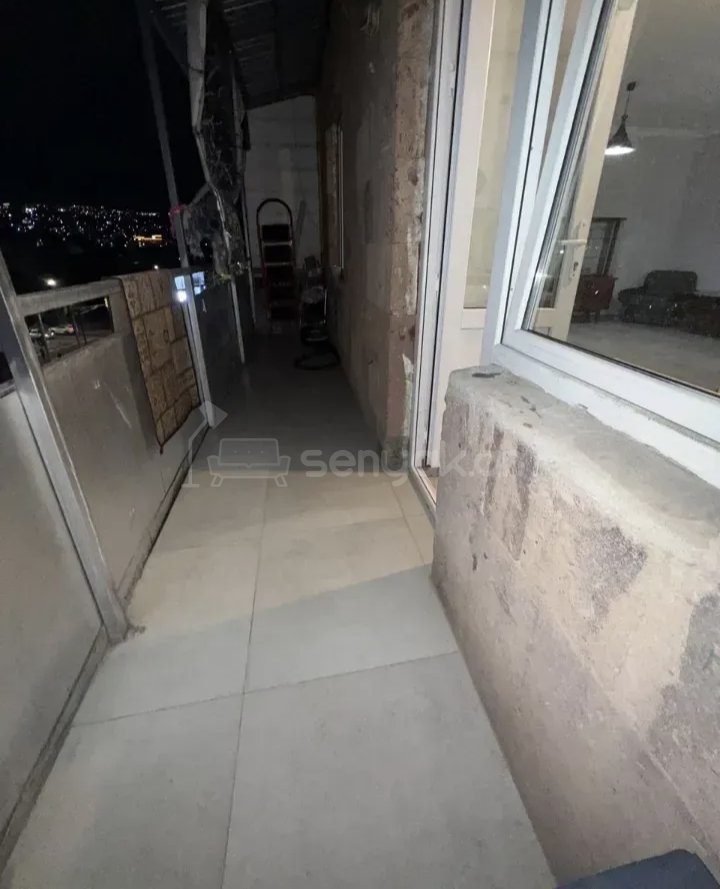 1 Սենյականոց Բնակարան Քարե Շենքում, 40քմ, 3/5 հարկ, Կապիտալ Վերանորոգված, Կահավորված