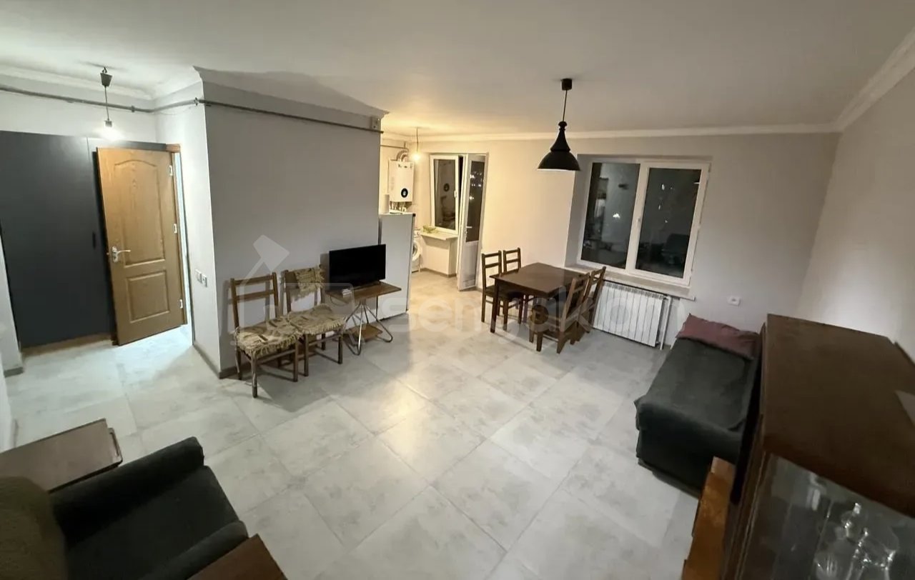 1 Սենյականոց Բնակարան Քարե Շենքում, 40քմ, 3/5 հարկ, Կապիտալ Վերանորոգված, Կահավորված