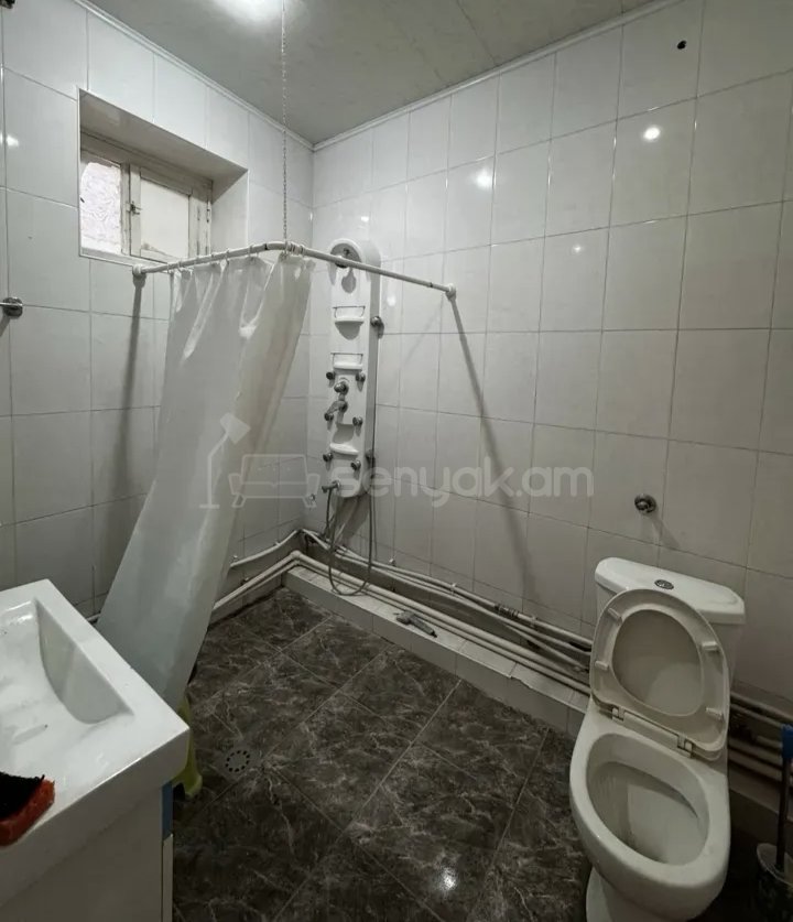 3 Սենյականոց Բնակարան Քարե Շենքում, 72քմ, 2/5 հարկ, Կապիտալ Վերանորոգված, Կահավորված, Արևկող