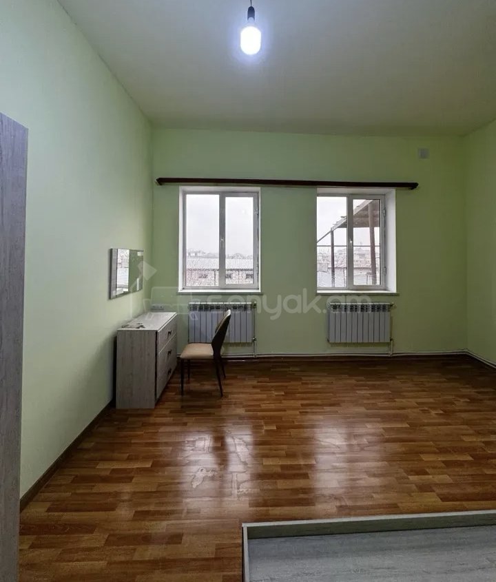 3 Սենյականոց Բնակարան Քարե Շենքում, 72քմ, 2/5 հարկ, Կապիտալ Վերանորոգված, Կահավորված, Արևկող