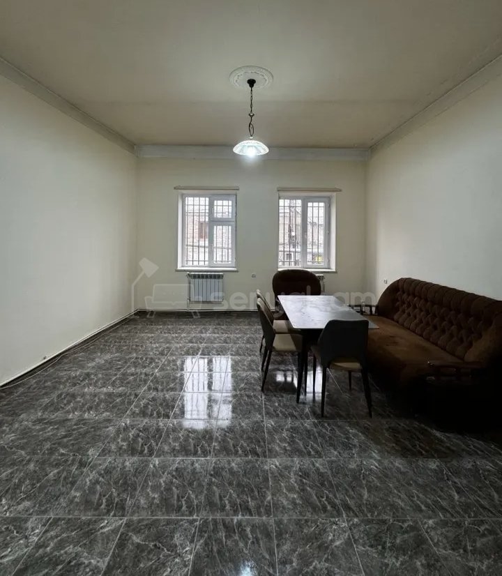 3 Սենյականոց Բնակարան Քարե Շենքում, 72քմ, 2/5 հարկ, Կապիտալ Վերանորոգված, Կահավորված, Արևկող