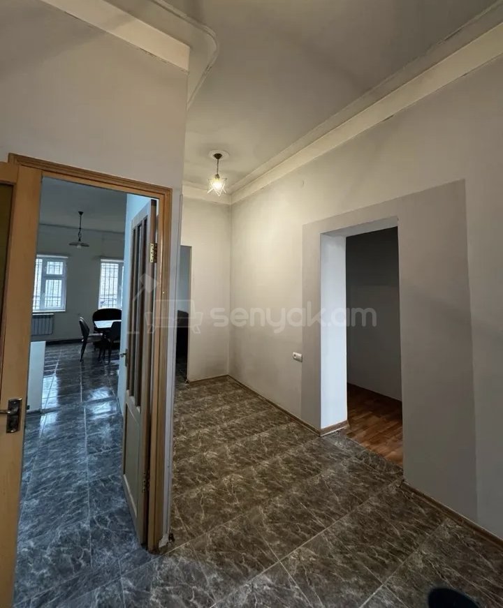 3 Սենյականոց Բնակարան Քարե Շենքում, 72քմ, 2/5 հարկ, Կապիտալ Վերանորոգված, Կահավորված, Արևկող