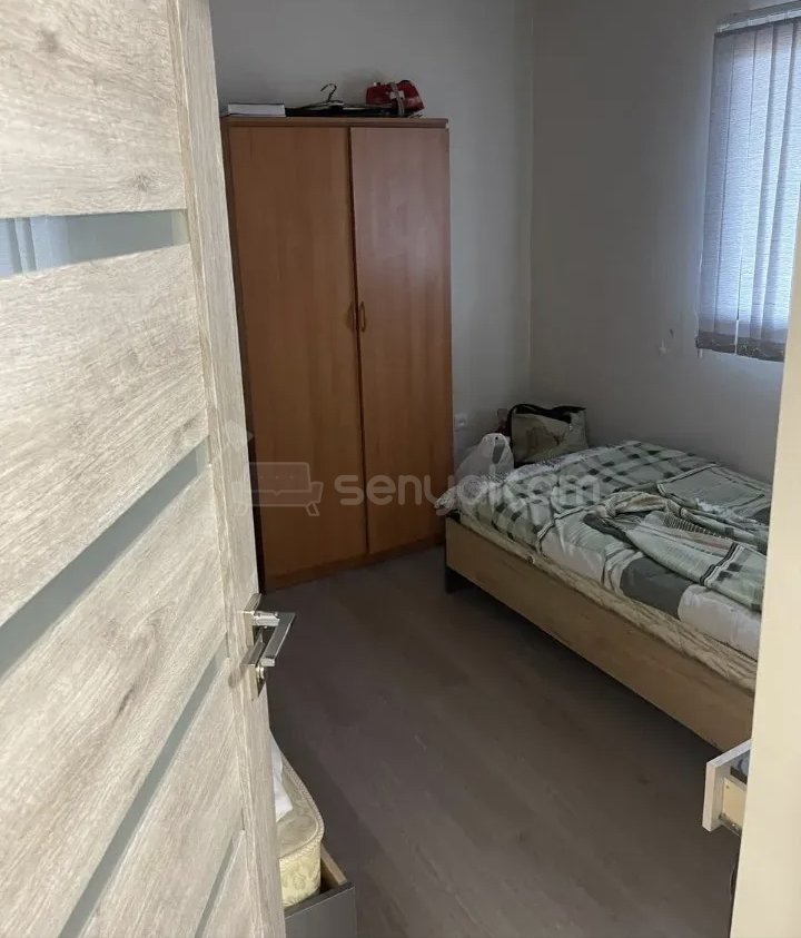 2 Սենյականոց Բնակարան Քարե Շենքում, 42քմ, 1/1 հարկ, Նորմալ Վիճակում, Կահավորված