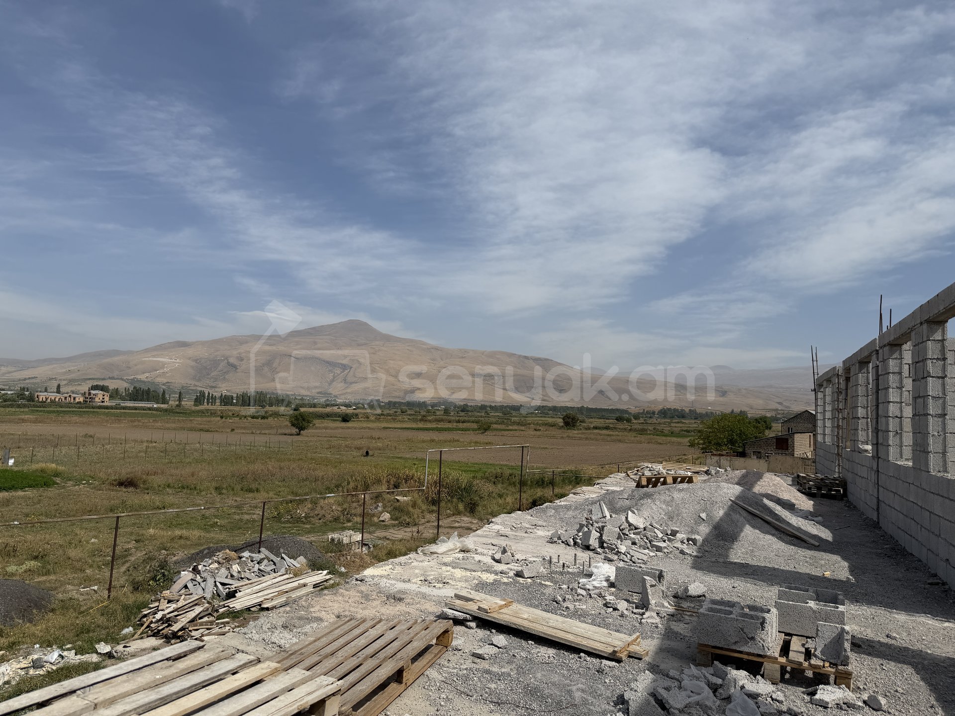 Շենք-Շինություն, 1700քմ