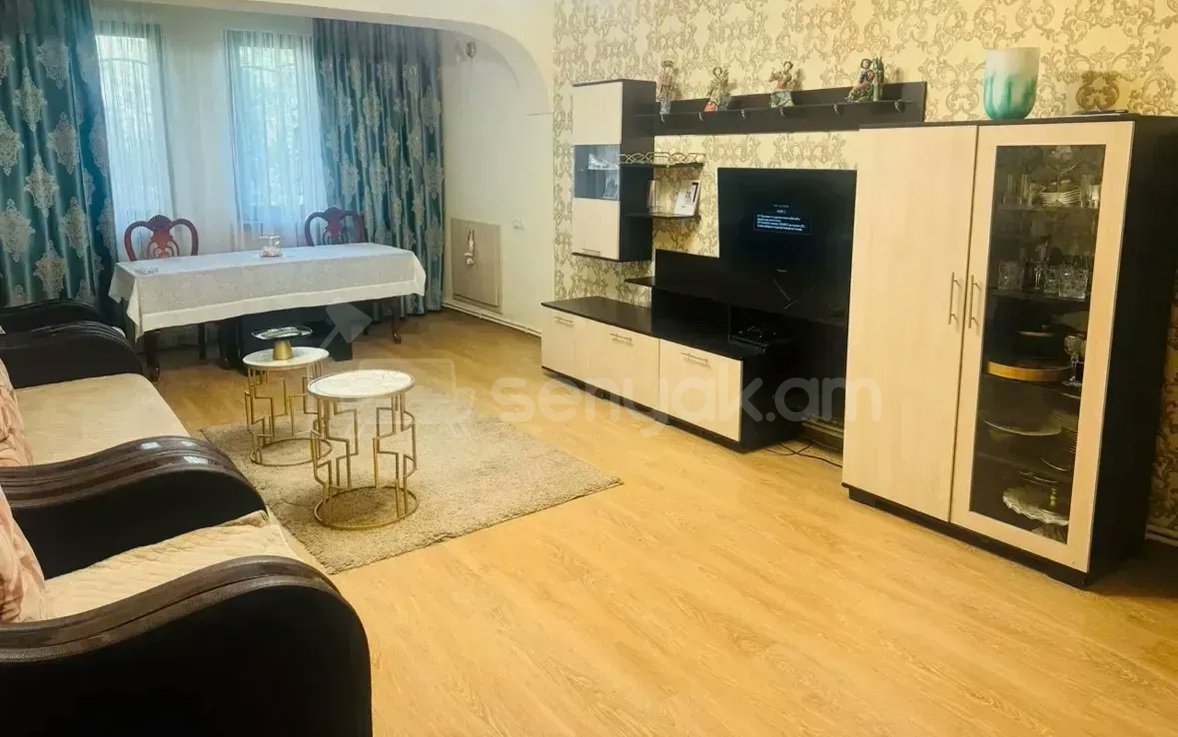 3 Սենյականոց Բնակարան Քարե Շենքում, 105քմ, 2/5 հարկ, Կապիտալ Վերանորոգված, Կահավորված