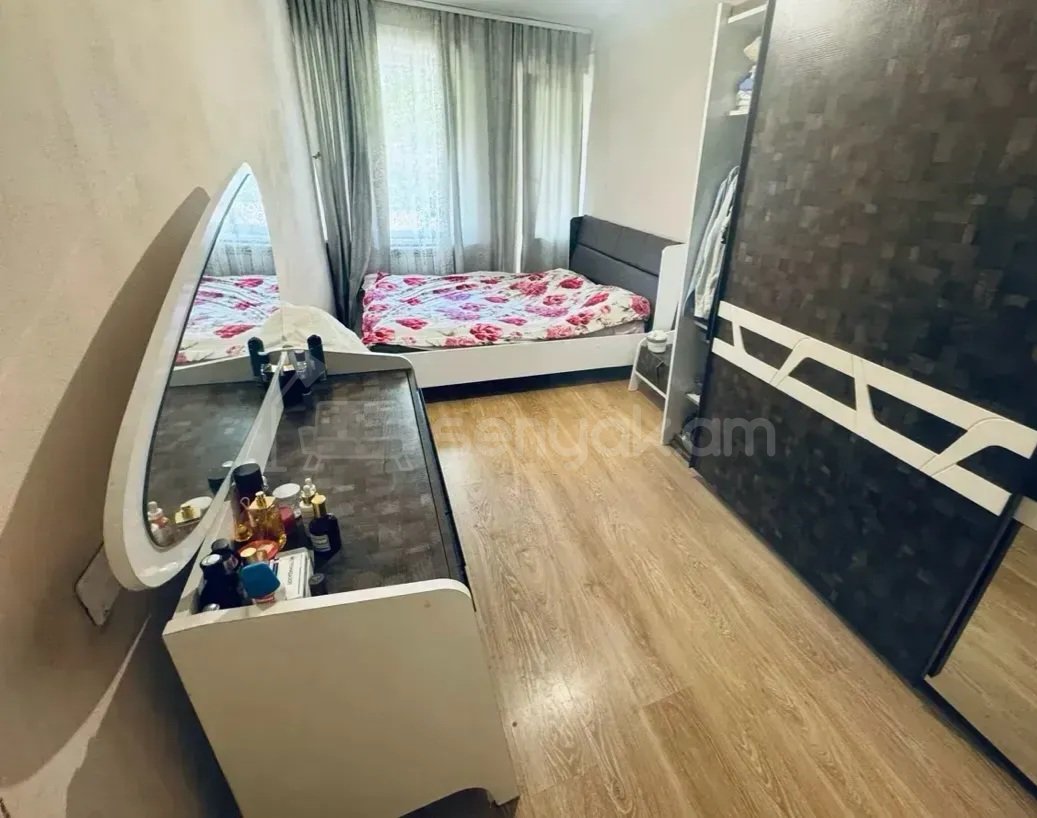 3 Սենյականոց Բնակարան Քարե Շենքում, 105քմ, 2/5 հարկ, Կապիտալ Վերանորոգված, Կահավորված