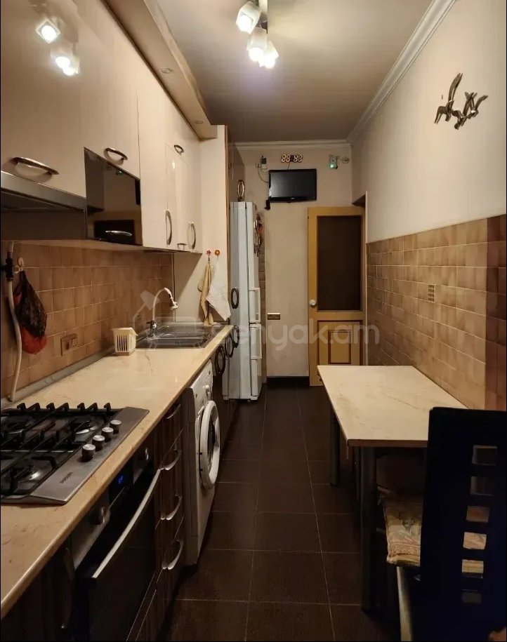 3 Սենյականոց Բնակարան, 80քմ, 5/9 հարկ, Նորմալ Վիճակում, Կահավորված, Արևկող