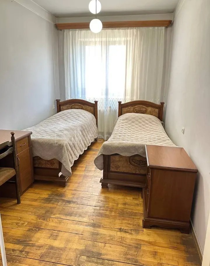 3 Սենյականոց Բնակարան, 80քմ, 9/9 հարկ, Նորմալ Վիճակում, Կահավորված