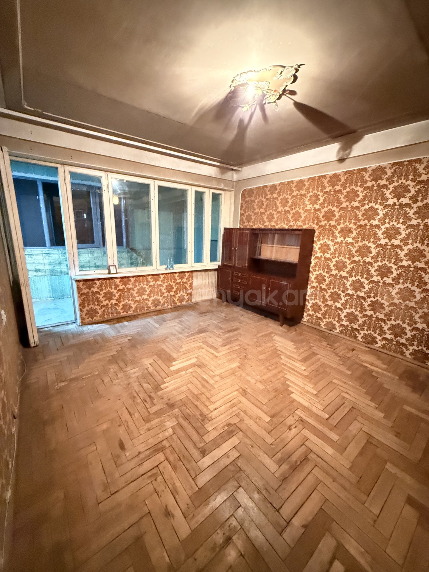 2 Սենյականոց Բնակարան Քարե Շենքում, 50քմ, 5/5 հարկ, Պետական Վիճակում, Մասամբ Կահավորված, Արևկող
