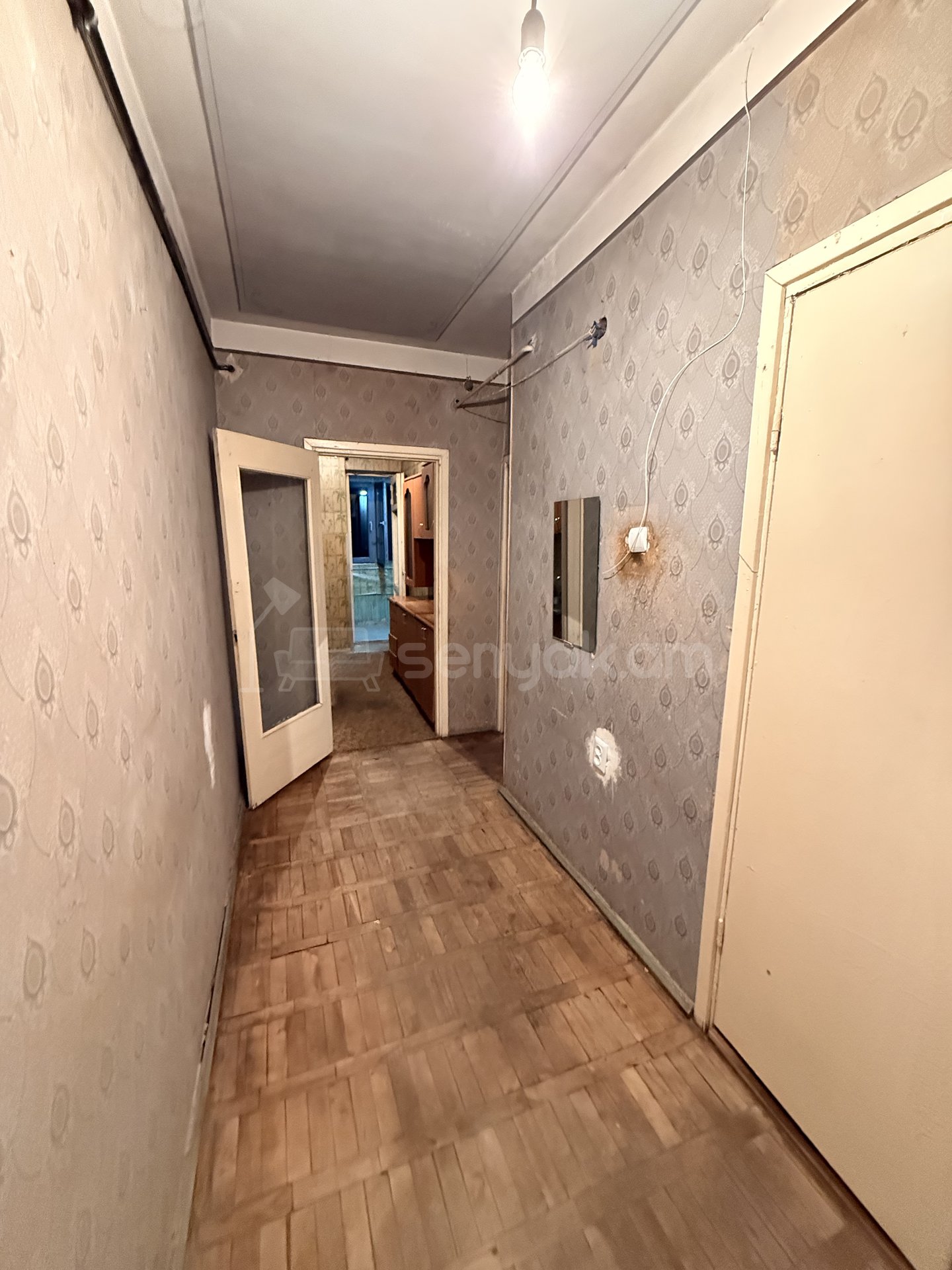 2 Սենյականոց Բնակարան Քարե Շենքում, 50քմ, 5/5 հարկ, Պետական Վիճակում, Մասամբ Կահավորված, Արևկող