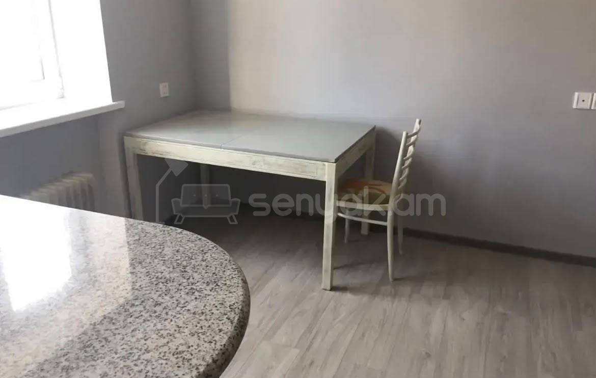 1 Սենյականոց Բնակարան Քարե Շենքում, 30քմ, 3/4 հարկ, Կապիտալ Վերանորոգված