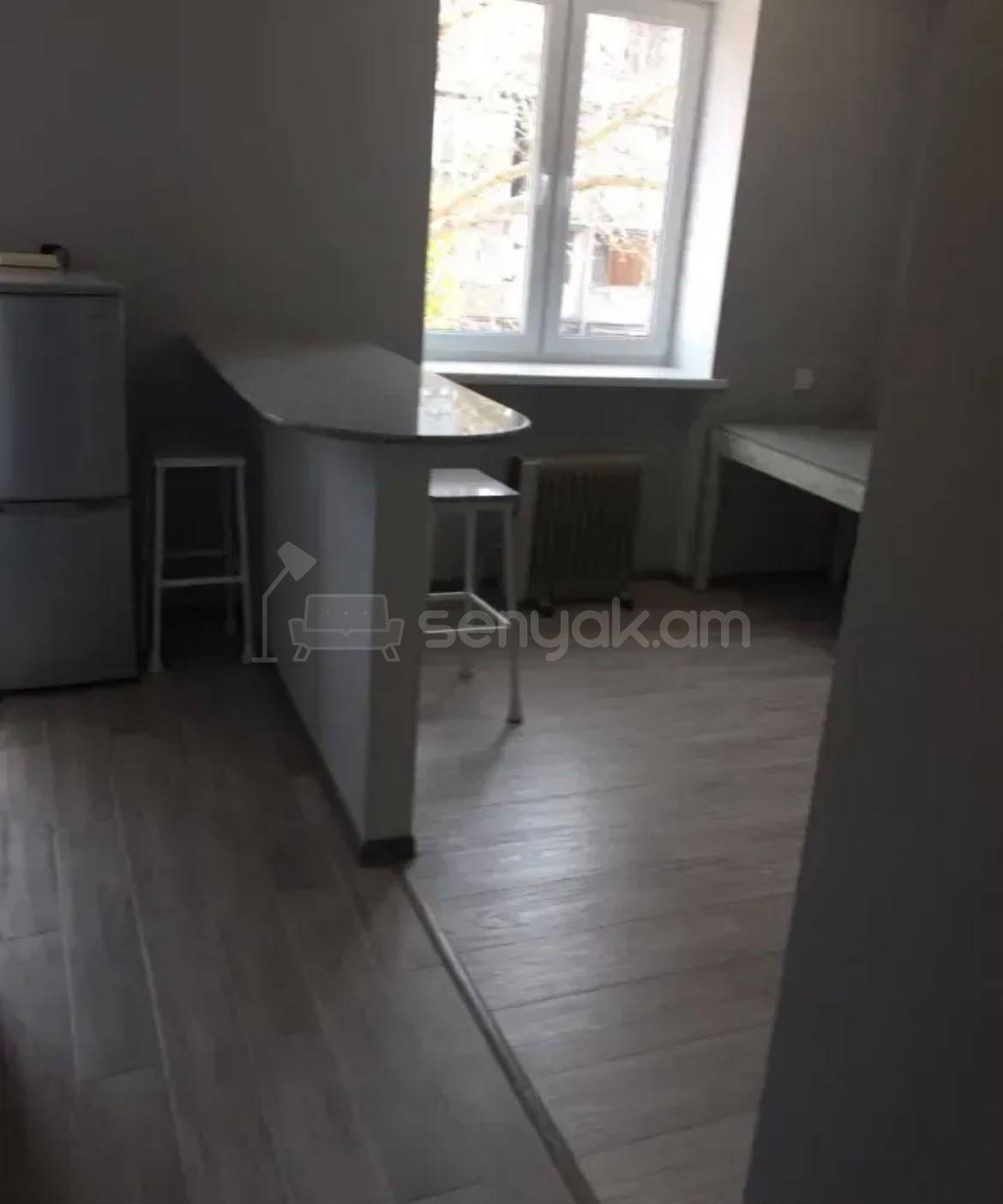 1 Սենյականոց Բնակարան Քարե Շենքում, 30քմ, 3/4 հարկ, Կապիտալ Վերանորոգված