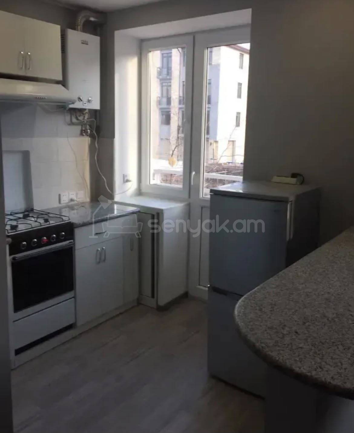 1 Սենյականոց Բնակարան Քարե Շենքում, 30քմ, 3/4 հարկ, Կապիտալ Վերանորոգված