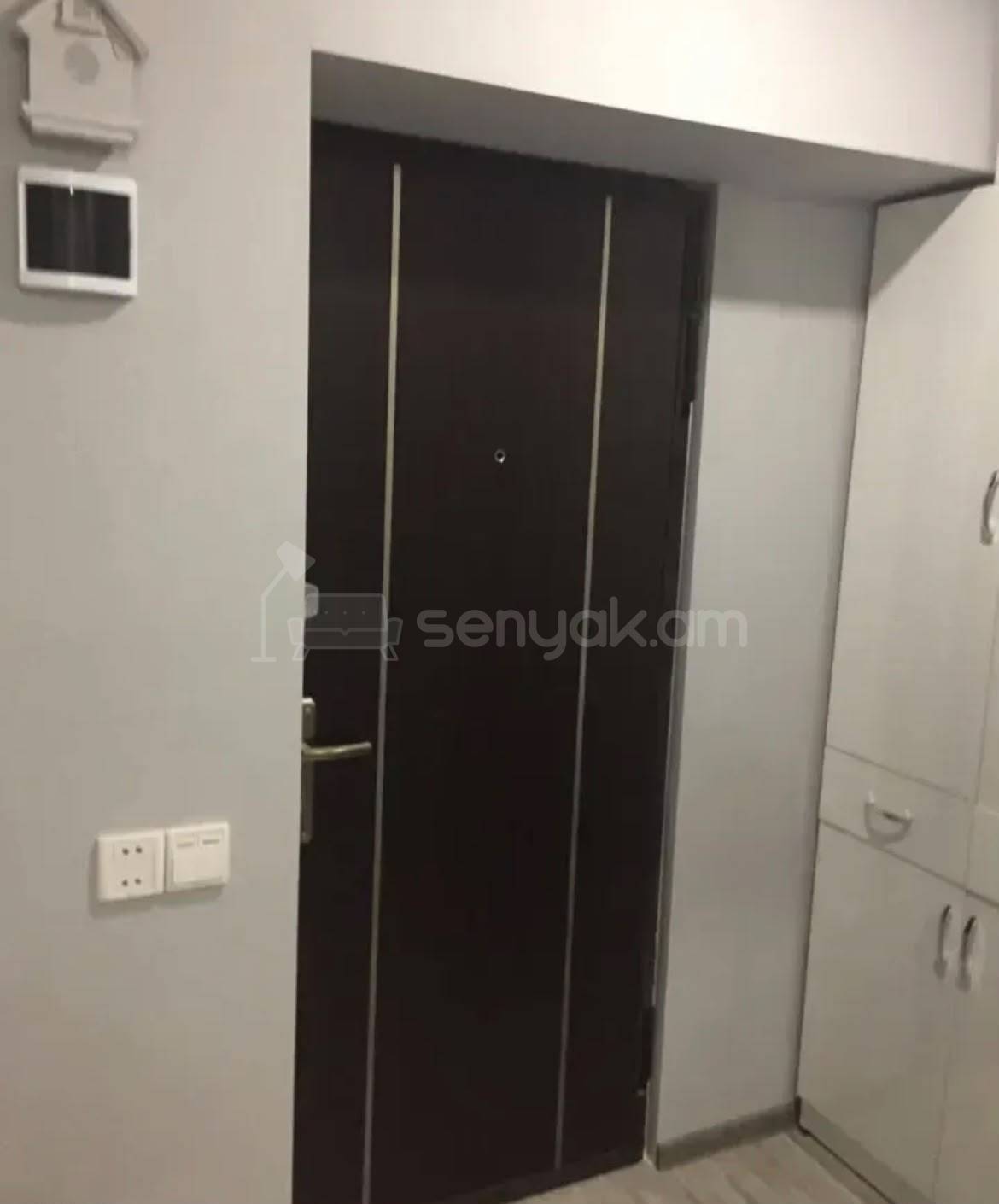 1 Սենյականոց Բնակարան Քարե Շենքում, 30քմ, 3/4 հարկ, Կապիտալ Վերանորոգված