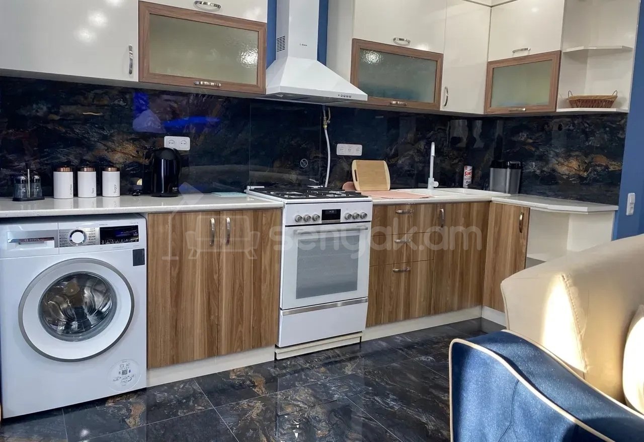 3 Սենյականոց Բնակարան, 82քմ, 8/9 հարկ, Կապիտալ Վերանորոգված, Կահավորված, Արևկող