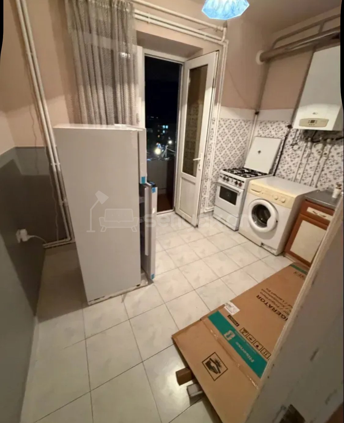 3 Սենյականոց Բնակարան Քարե Շենքում, 57քմ, 5/5 հարկ, Նորմալ Վիճակում, Կահավորված
