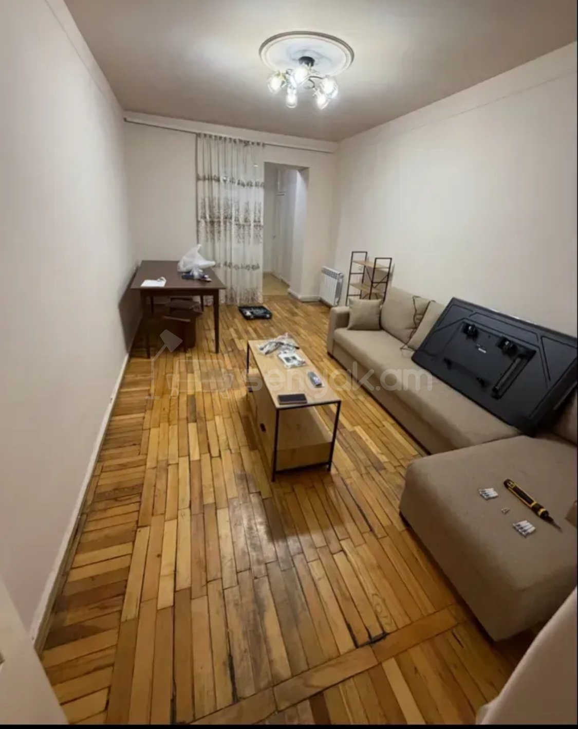3 Սենյականոց Բնակարան Քարե Շենքում, 57քմ, 5/5 հարկ, Նորմալ Վիճակում, Կահավորված