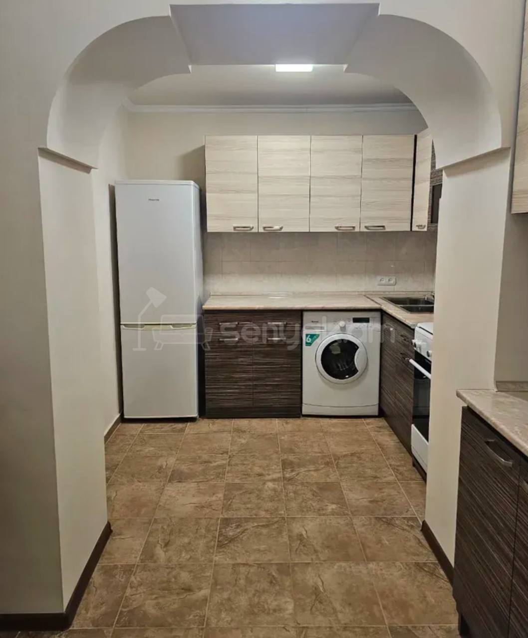 2 Սենյականոց Բնակարան Քարե Շենքում, 54քմ, 4/5 հարկ, Կապիտալ Վերանորոգված