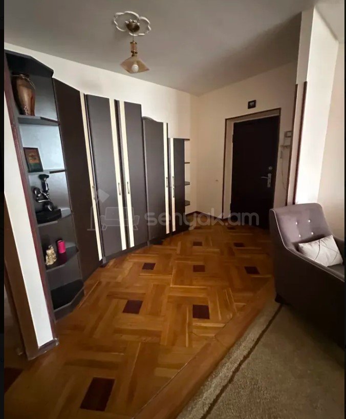 3 Սենյականոց Բնակարան Քարե Շենքում, 77քմ, 3/5 հարկ, Կապիտալ Վերանորոգված, Կահավորված
