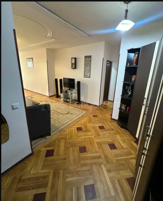 3 Սենյականոց Բնակարան Քարե Շենքում, 77քմ, 3/5 հարկ, Կապիտալ Վերանորոգված, Կահավորված